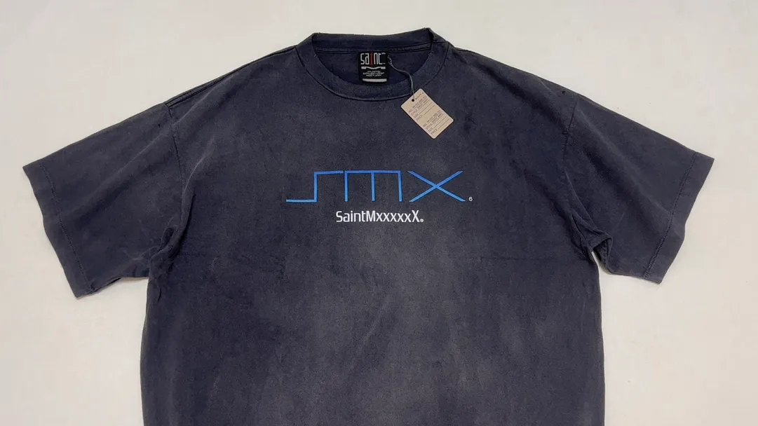 SAINT Mxxxxxx SM6 TEE/BLK latest model SM6 basic LOGO printed TEE, washed black S-XL, garment dyeing, heavy washing to make old, hanging holes, highly restored original printing, correct with anti-counterfeiting angel mark